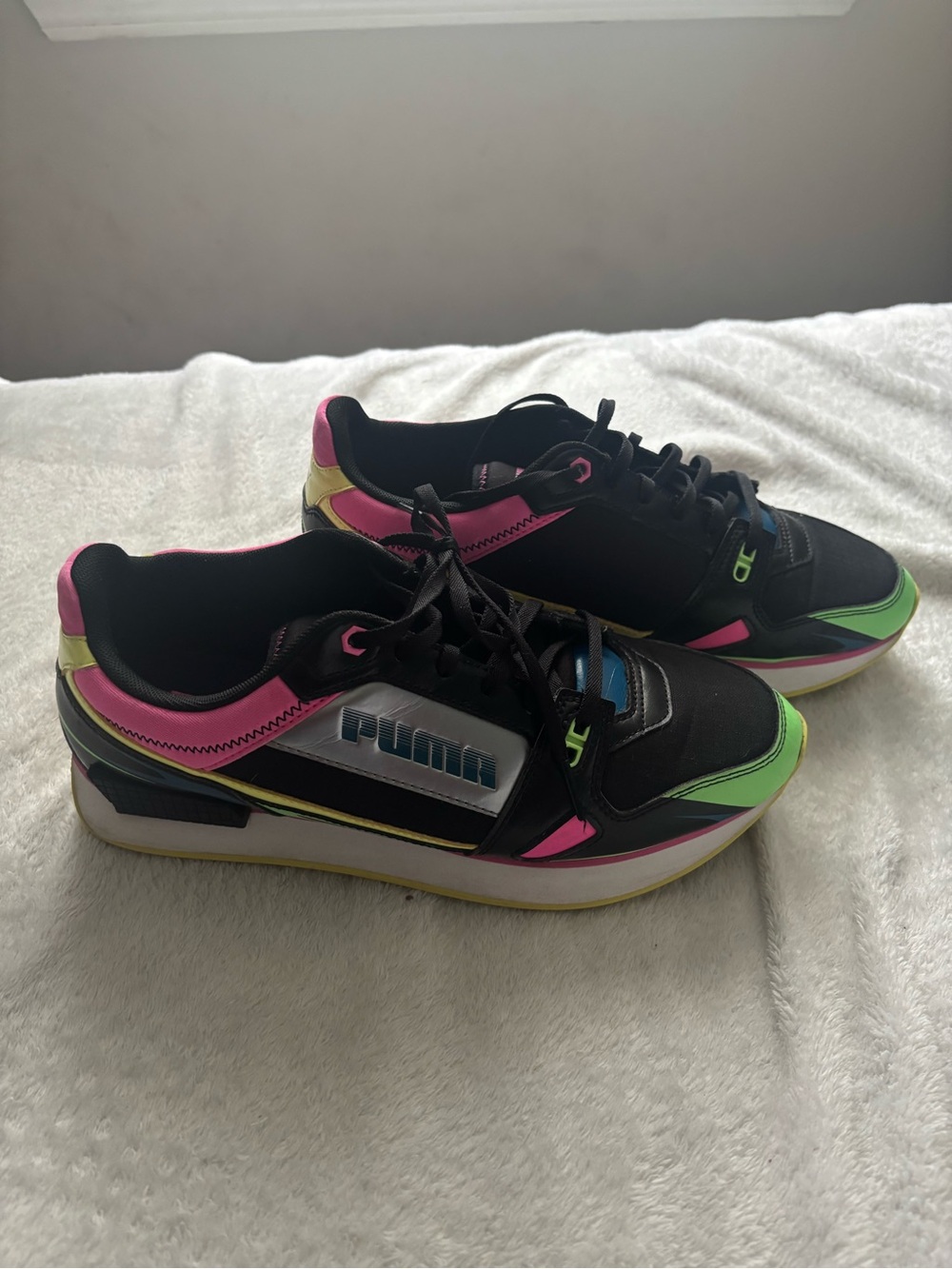 PUMA Women Mile Rider Sunny Getaway Black Neon Accent Sneakers Size 10